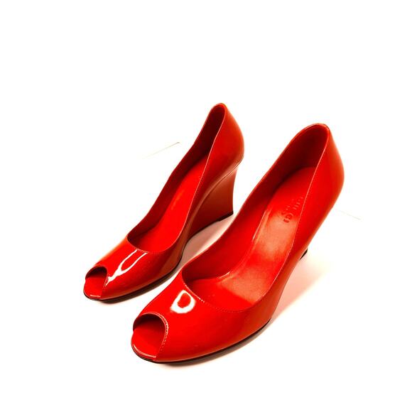 Gucci Red Patent Leather Peep Toe Wedge Sandals heels Size 9B Made in Italy - Picture 7 of 9